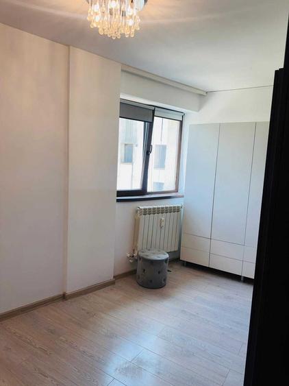Apartament cu 3 camere semidecomandat în Ultracentral