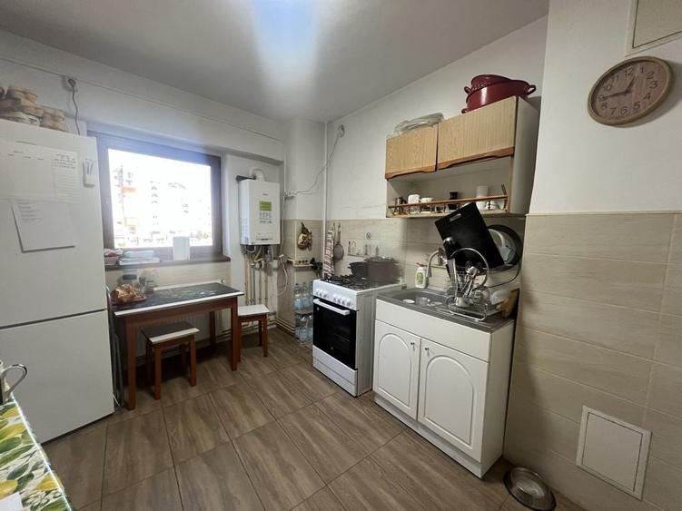 Apartament cu 2 camere semidecomandat în Intim