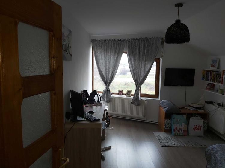 Casă cu 4 camere în Central