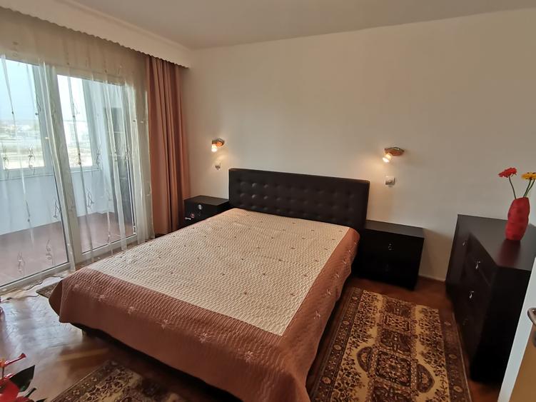 INCHIRIEZ apartament 4 camere decomandat,renovat,zona Strand - 3