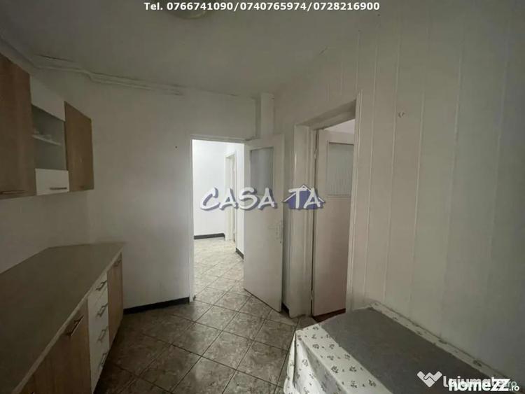 Apartament cu 4 camere decomandat în Central