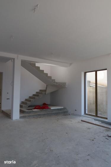 Casă cu 5 camere cu Teren 785 Mp în Mărăști