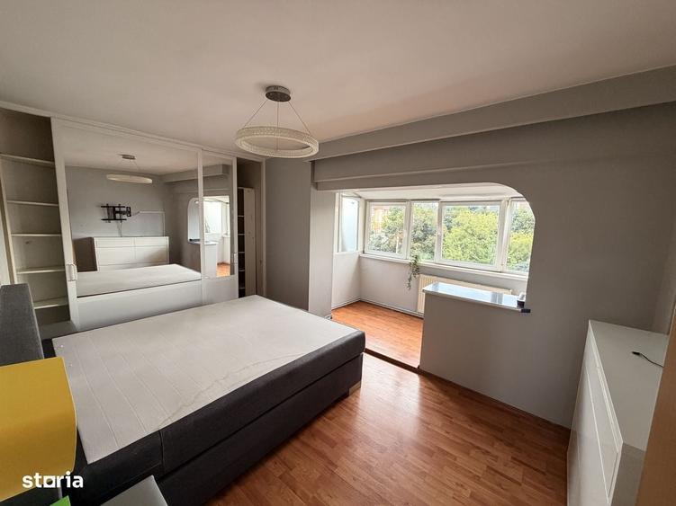 Apartament cu 3 camere în Tineretului