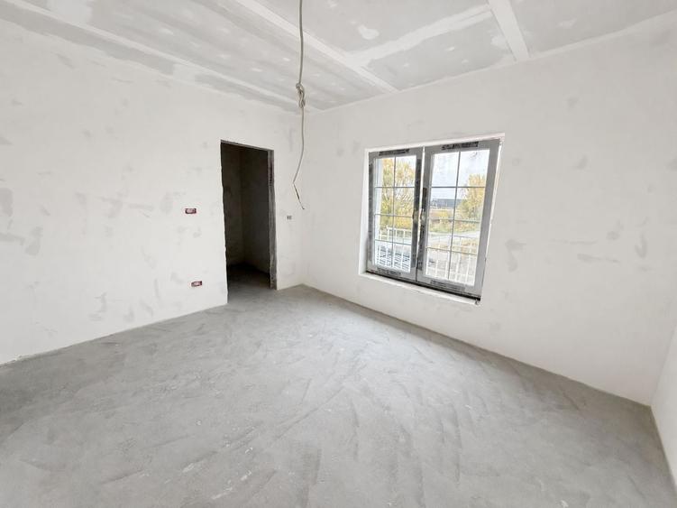 Duplex cu 4 camere cu Canalizare în Moșnița Nouă