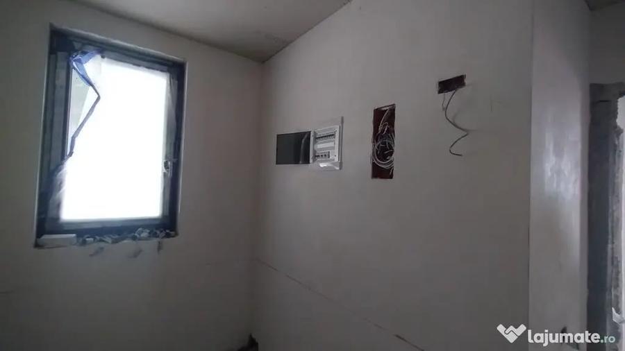 Casă cu 7 camere cu Teren 360 Mp în Central
