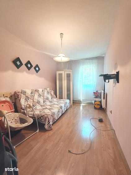 Apartament cu 3 camere, mobilat în Războieni