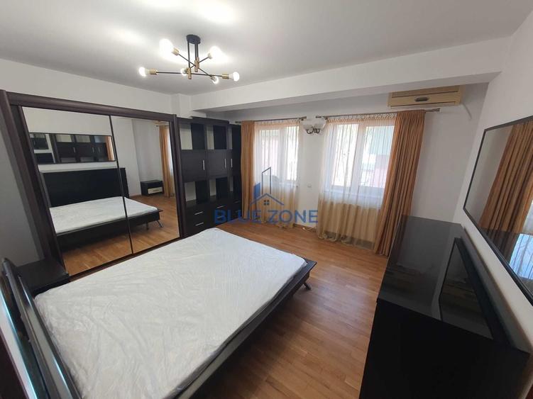 Apartament cu 3 camere semidecomandat, mobilat în Central