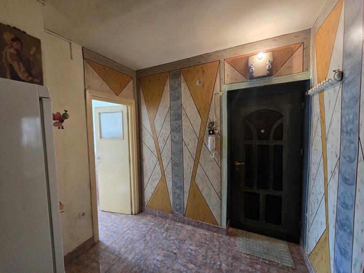 Apartament cu 2 camere semidecomandat în Independenței