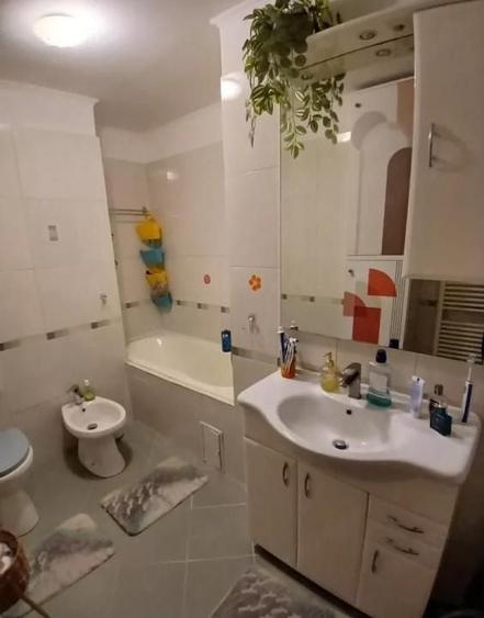 Apartament cu 4 camere semidecomandat, mobilat în Gheorgheni