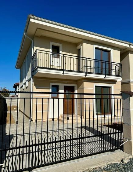 Casă individuală cu 5 camere cu Canalizare în Chișoda
