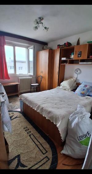 Apartament cu 3 camere decomandat în Dristor