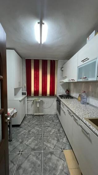 Apartament cu 3 camere decomandat, mobilat în Dristor
