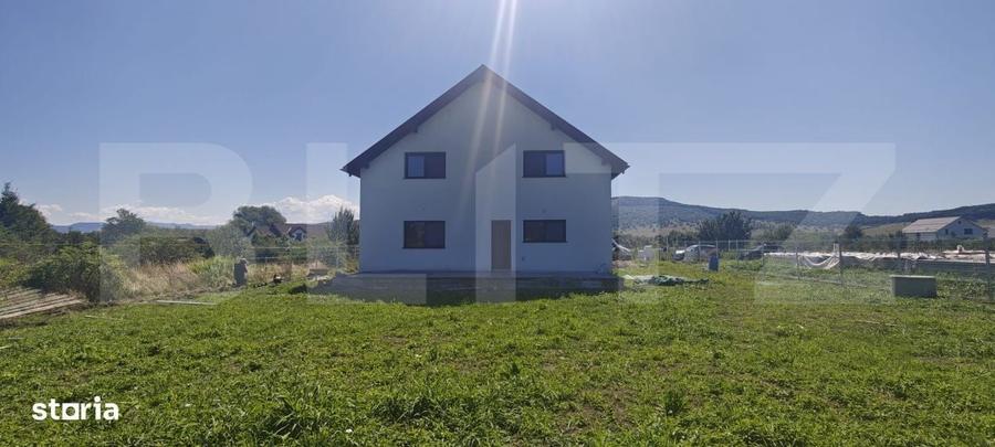 Casă cu 4 camere decomandat în Vânători