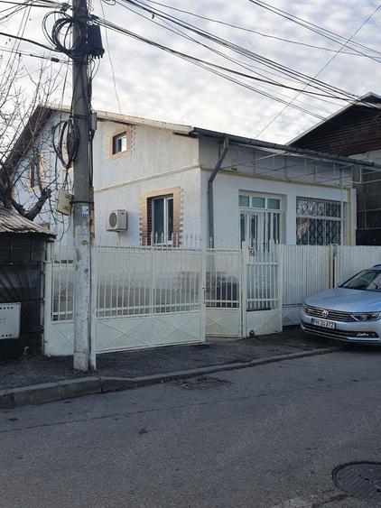 Casă cu 4 camere cu Teren 300 Mp în Central