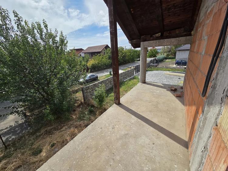 Casă cu 5 camere cu Teren 513 Mp în Giarmata