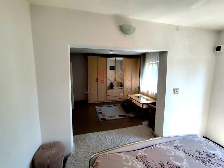 Casă individuală cu 5 camere cu Canalizare în Central