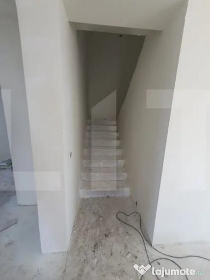Casă cu 5 camere cu Teren 604 Mp în Giarmata