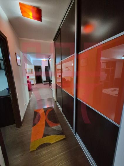 Apartament cu 3 camere semidecomandat, mobilat în Plopilor