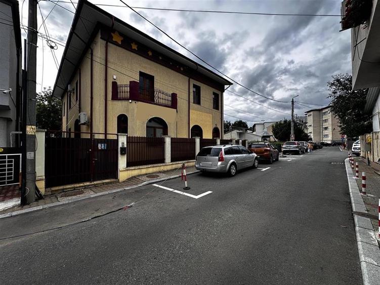 Birou, de 300 mp, în Central