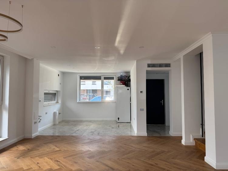 Duplex cu 5 camere cu Garaj în Central