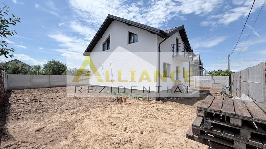 Casă individuală cu 4 camere cu Canalizare în Berceni