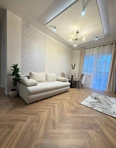 Apartament cu 3 camere semidecomandat, mobilat în Florești