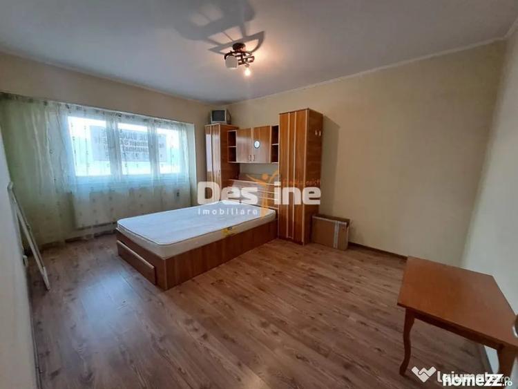 Apartament cu 3 camere decomandat în Dacia