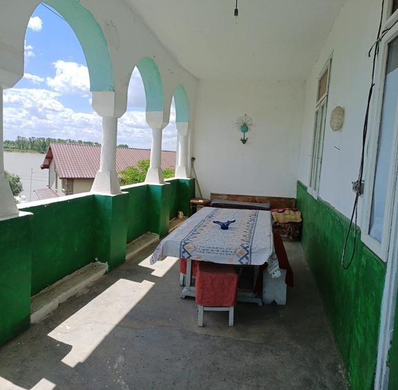 Casă cu 6 camere cu Canalizare în Hârșova