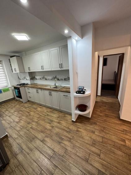 Apartament cu 3 camere decomandat în 7 Noiembrie