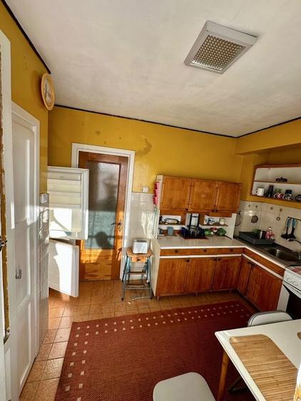 Apartament cu 4 camere decomandat în Central