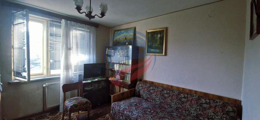 Apartament cu 3 camere semidecomandat în Gării
