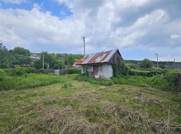 Casă cu 2 camere cu Teren 300 Mp în Luncani