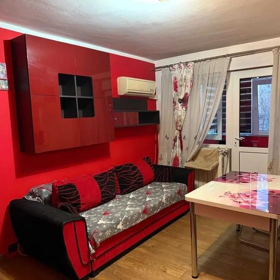 Apartament cu 3 camere semidecomandat, mobilat în Mircea cel Bătrân