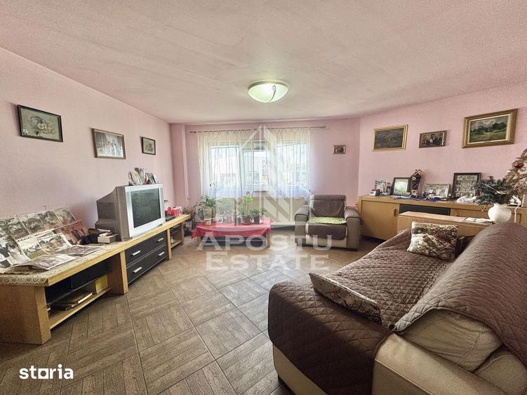 Apartament cu 3 camere, mobilat în Soarelui