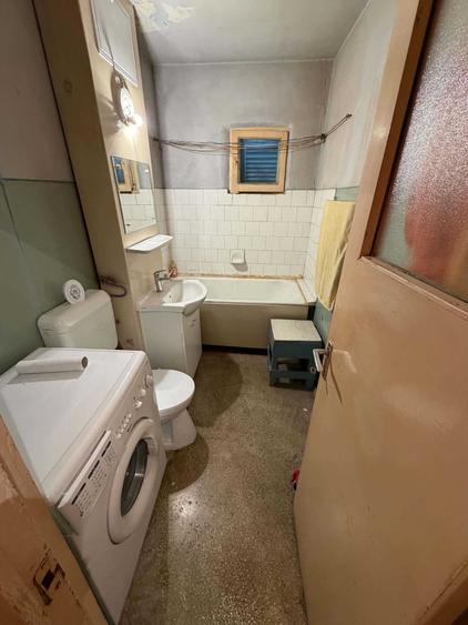 Apartament cu 3 camere decomandat în Exterior Vest