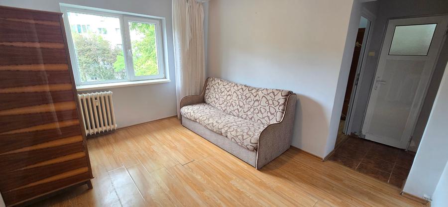 Apartament cu 2 camere semidecomandat în Podu Roș