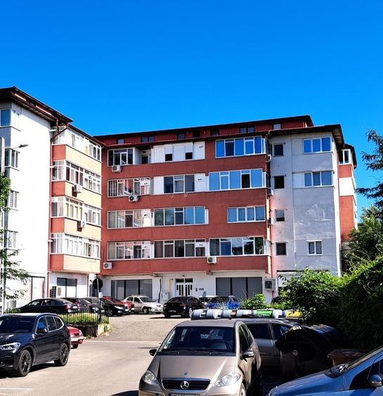 Apartament cu 2 camere decomandat în Liniștii