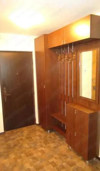 Apartament cu 3 camere decomandat în Drumul Sării