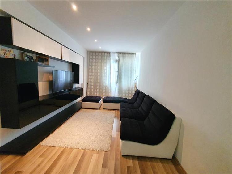 Apartament cu 2 camere decomandat în Vitan