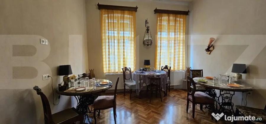 Casă cu 8 camere cu Teren 1200 Mp în Central