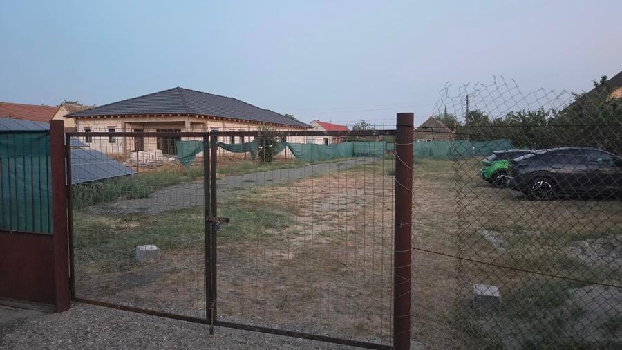 Casă individuală cu 3 camere cu Canalizare în Diniaș