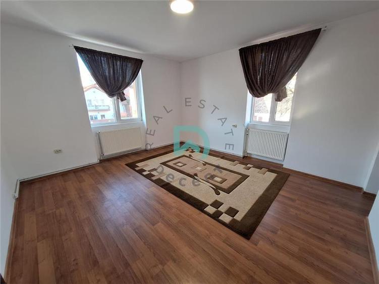 Casă cu 2 camere cu Teren 300 Mp în Craiter