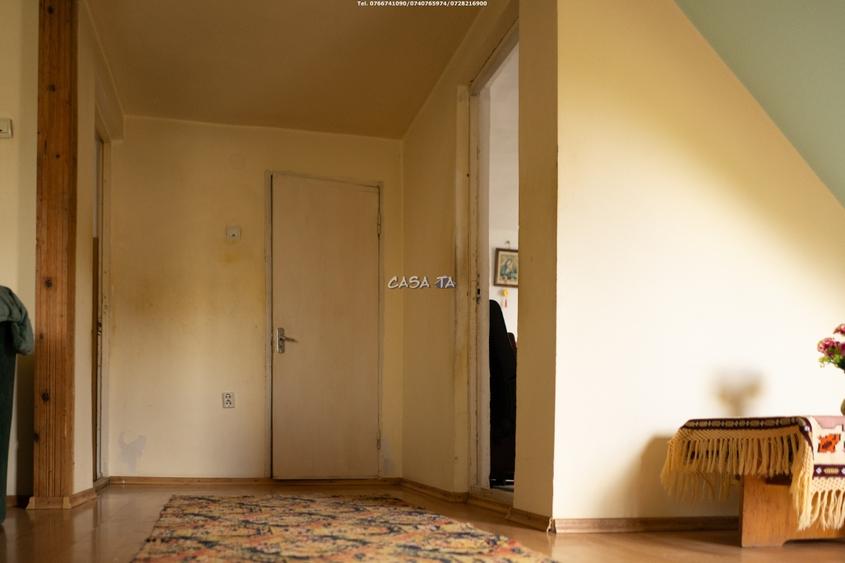 Casă individuală cu 7 camere cu Teren 2310 Mp în Licurici