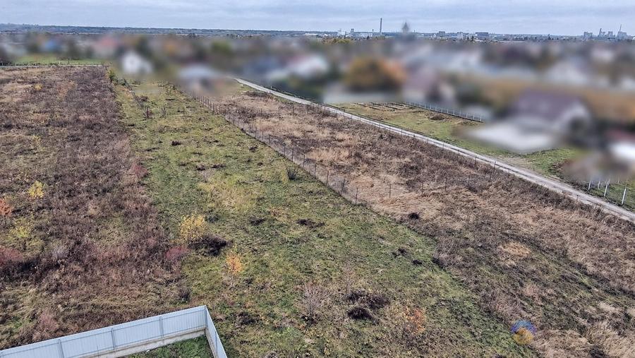 Teren intravilan de 900 mp, în Dumbrava Roșie