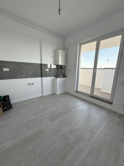 Apartament cu 3 camere decomandat în Roșu