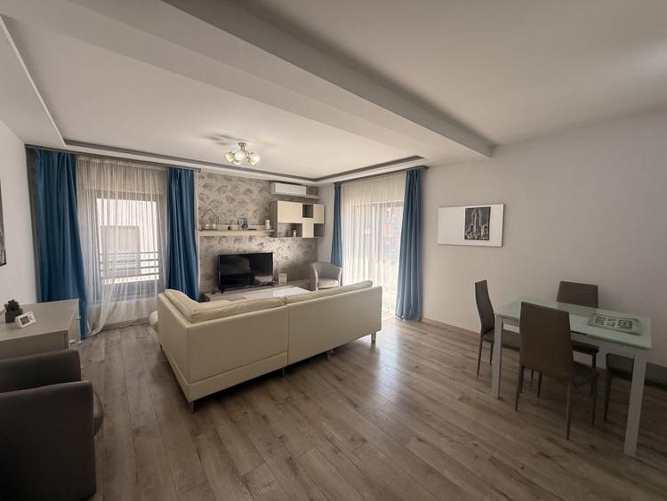Apartament cu 3 camere decomandat, mobilat în Cetate