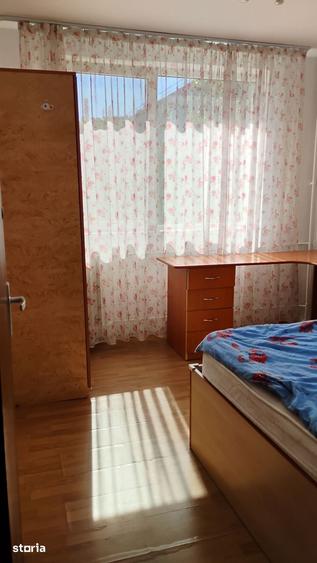 Apartament cu 3 camere decomandat în Berceni