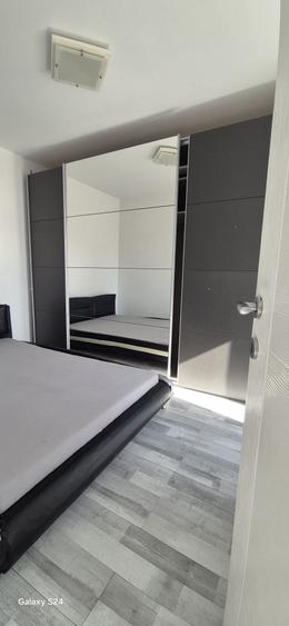 Apartament cu 3 camere semidecomandat în Horea