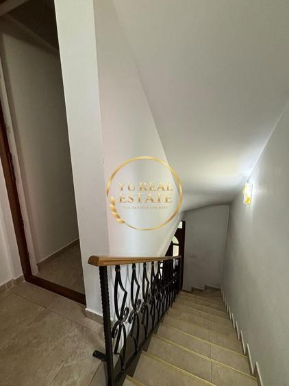 Apartament cu 4 camere decomandat în Trocadero