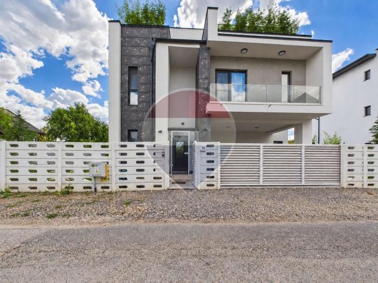 Casă individuală cu 5 camere cu Teren 417 Mp în Ostratu
